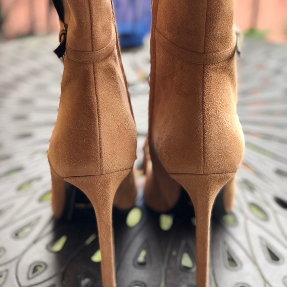 Gucci Heels - Picture 3 of 6